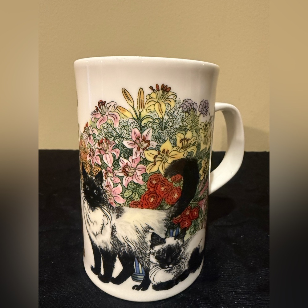 Dunoon England Sophisticats mug designed by Sue Scullard